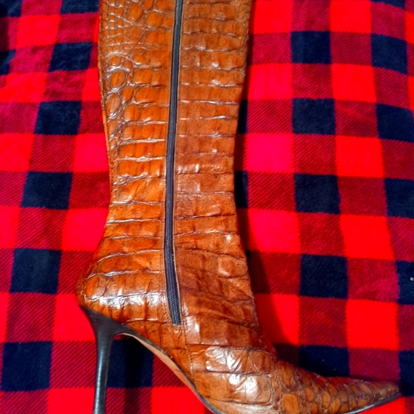 Shoes - ITALIAN BOOTS SIZE 10